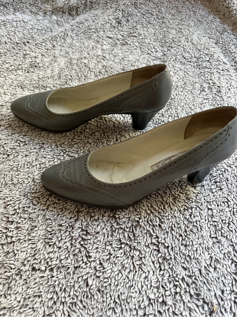 Rangoni Gray Suede Mid-Heel Pumps